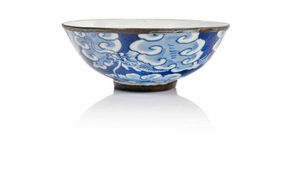 null CHINE po ur le Vietna m, XIXe siècle

Bol en porcelaine dite “bleu de Hue” à...
