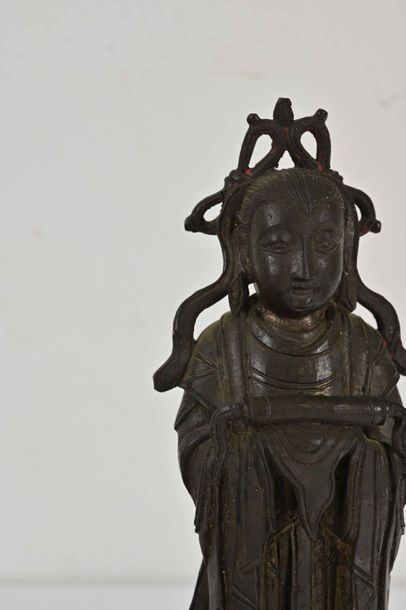 null CHINE, fin de la dynastie Ming, XVIIe siècle

Statuette d’adorante debout présentant...