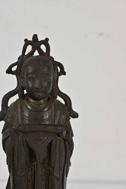 null CHINE, fin de la dynastie Ming, XVIIe siècle

Statuette d’adorante debout présentant...