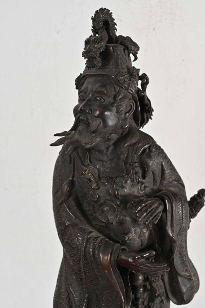  JAPON, XXe siècle 
Groupe en bronze représentant le roi-dragon Ryûji. Il est représenté...