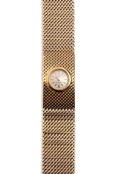 null OMEGA 

Bracelet-montre de dame en or jaune 18K 750/1000 à mouvement mécanique....