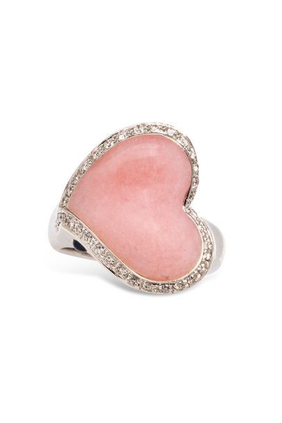 null Bague en or gris 18K (750/1000) ornée d’une «opale des Andes» rose formant un...