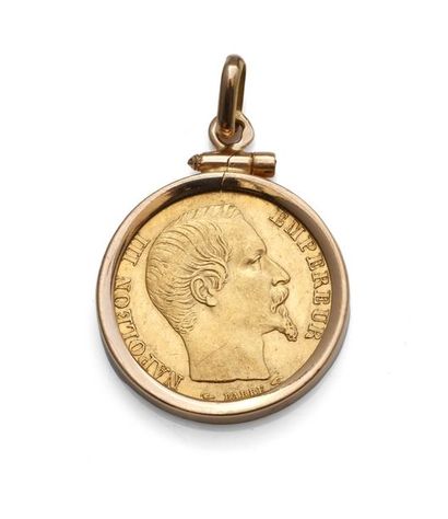 null Pendentif en or jaune 18K (750/1000) orné d’une pièce en or Napoléon III de...