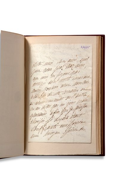 VIGNY Alfred de (1797-1863) 
18 L.A.S."阿尔弗雷德-德-维尼 "或 "阿尔弗雷德"，1820-1830年，致维克多-胡戈；56页，8开本，地址包括几个有蜡印的地址，装在梭织纸叶的标签上，整个装订成8开本，酒红色摩洛哥，板和脊柱上有饰有锉刀和用小铁钉镀金的浪漫图案的神经，衬里是同色调的摩洛哥，镶有镀金的丝，锦缎老金的护手，双重护手，镀金的边缘（Marius...