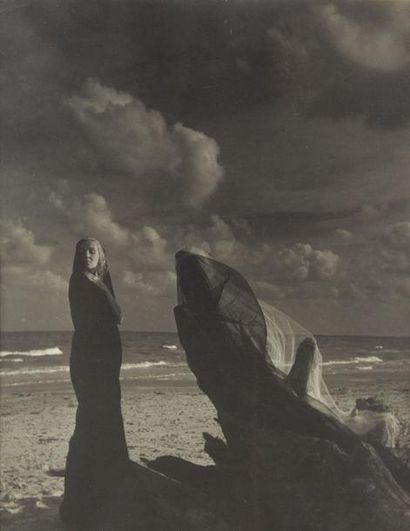 TABARD MAURICE (1897-1984) * La Plage PHOTOGRAPHIE ORIGINALE. Circa 1930. 34,5 x...