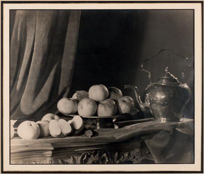 ALBIN-GUILLOT LAURE (1879 - 1962) + Nature morte aux pommes
Photographie originale.
48...