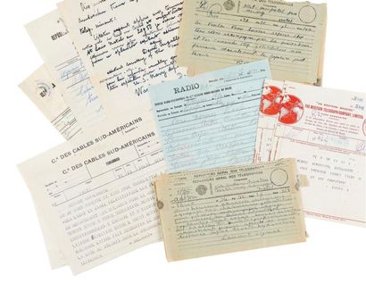 [JEAN MERMOZ] (1901-1936) Réunion de 93 télégrammes manuscrits ou dactylographiés,...