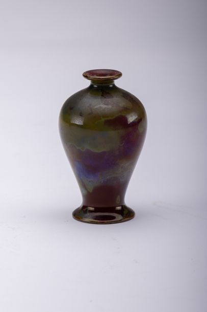 Bernard MOORE (1850-1935) Bernard Moore, vase art and craft en céramique à glaçure...