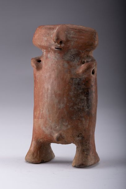 Quimbaya Quimbaya, rare figurine de cette culture représentée en station debout,...