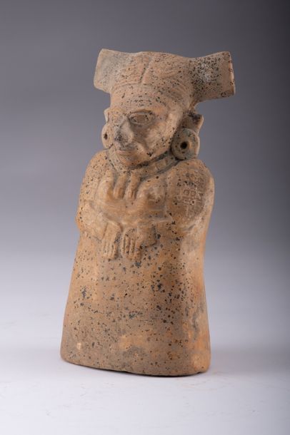 Maya Maya, figurine moulée de chamane décorée de tatouages, colliers et bracelets,...