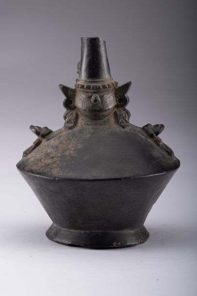 Lambayeque Lamabayeque, vase noir représentant la divinité Naym - Lap, céramique,...