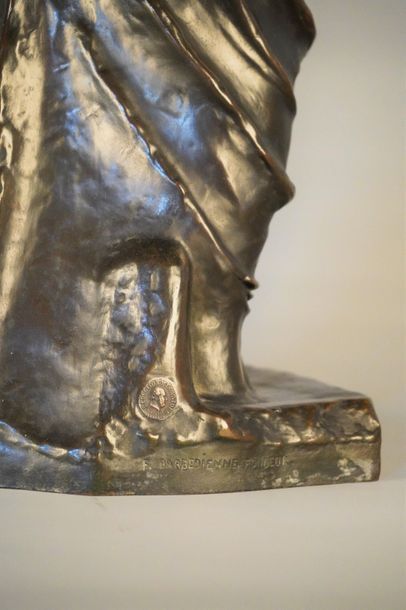 Ferdinand Barbedienne (1810-1892) Vénus de Milo en bronze à patine brune. H 65,5...