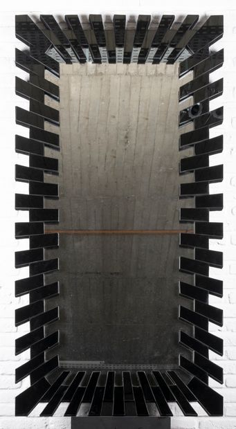 Olivier DE SCHRIJVER (1958) Grand miroir "Asteroïde". 165 x 85,5 cm. Numéroté et...