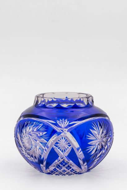 Val-Saint-Lambert - VSL Pique-fleurs en cristal doublé bleu pétrole .H.9,5cm. [Livraison...