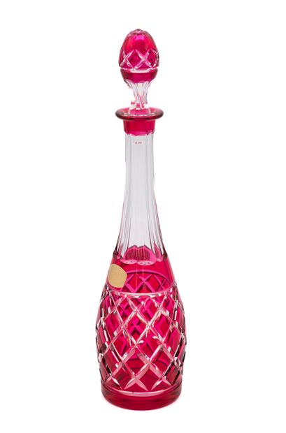 Val-Saint-Lambert - VSL Carafe à vin en cristal doublé rose taillé en croisillons....