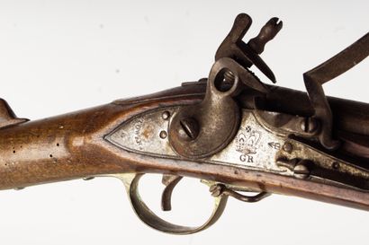 GRANDE BRETAGNE Brown Bess Tower rifle picked up on the battlefield by a family historically...