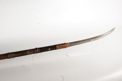 Arme Naginata blade of 41cm wooden handle topped with several copper rings. Total...