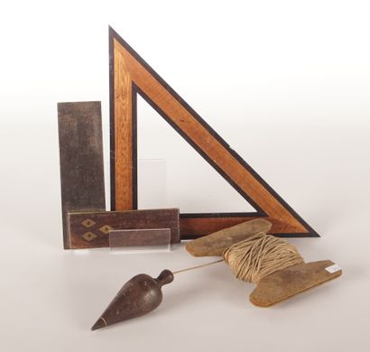 Franc-maçonnerie (Freemason) A ritual square made of rosewood and wrought iron with...