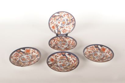 Imari, Chine ou Japon Suite of 5 plates with imari...