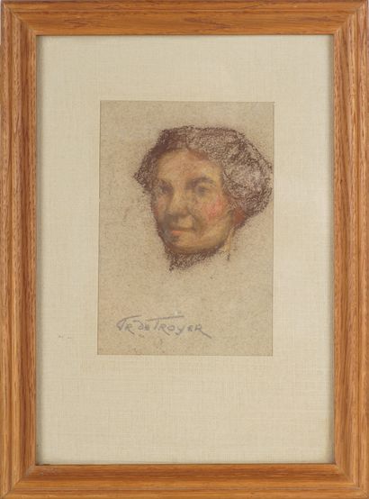 PROSPER DE TROYER (1880-1961) 
Portrait de femme. Pastel. 18x12,5cm. Sous cadre....