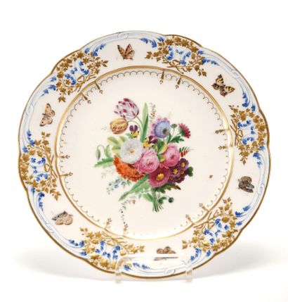 Manufacture de porcelaine de Vincennes (Sèvres) - XVIIIe Rare assiette festonnée...