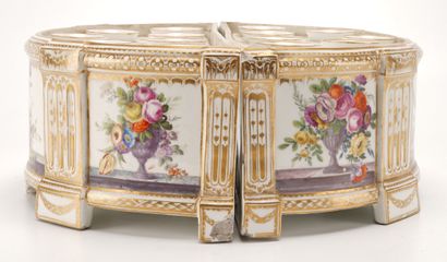Manufacture de porcelaine de Clignancourt dite de Monsieur Exceptionnelle paire de...