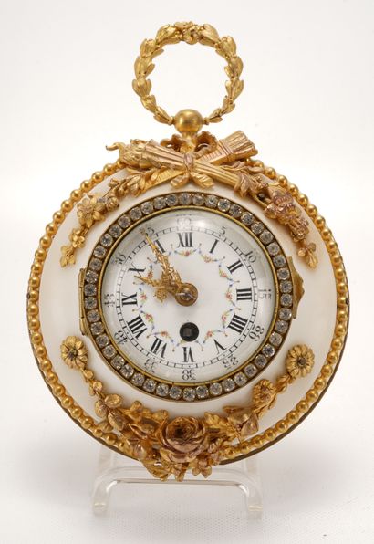Montre - Horlogerie - Watch Montre de cloison ou montre médaillon, style Louis XVI,...