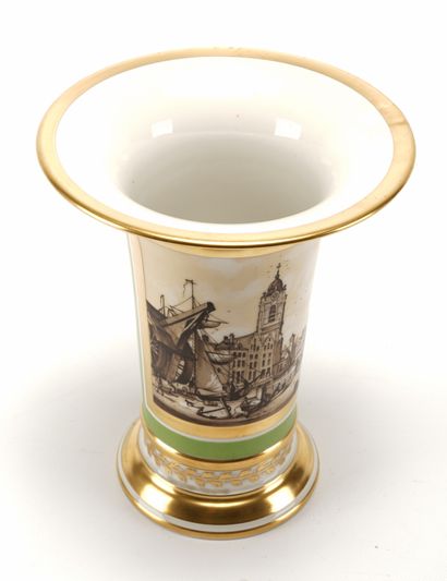 Porcelaine de Bruxelles - Demeuldre- Coché Grand vase cornet en porcelaine dur de...