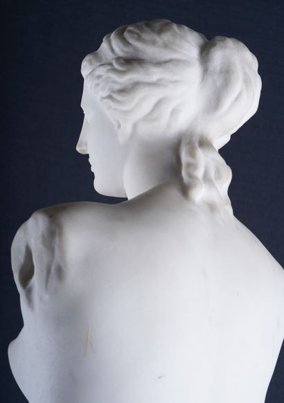 Louis DUPUIS (1842-1921) Vénus de Milo, 1896. Grande sculpture en marbre de Carrare....