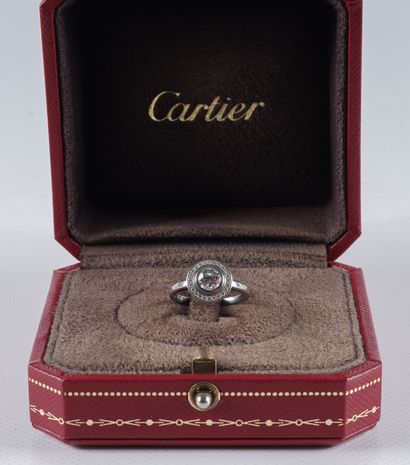 CARTIER - Bague en platine et diamants Bague en platine et diamants. Certificat du...