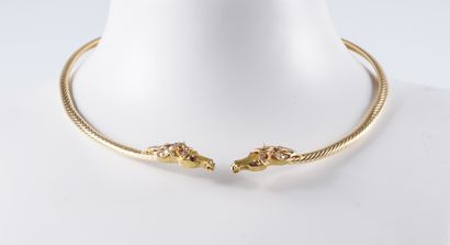 Collier Necklace in 18 ct yellow gold finished with 2 horses' heads, red stones and...