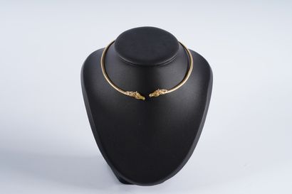 Collier Necklace in 18 ct yellow gold finished with 2 horses' heads, red stones and...