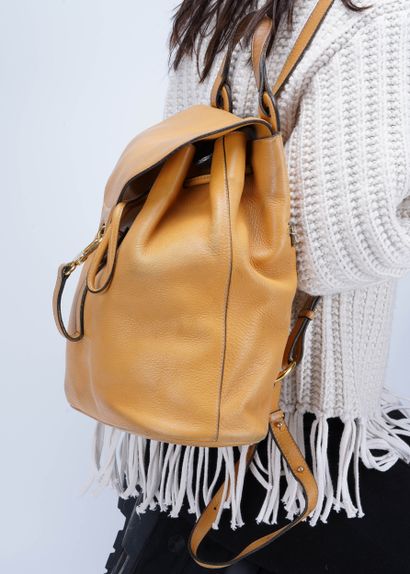 DELVAUX Delvaux leather bag, camel color, padlock clasp. 32 x 30 cm. Weak clasp....