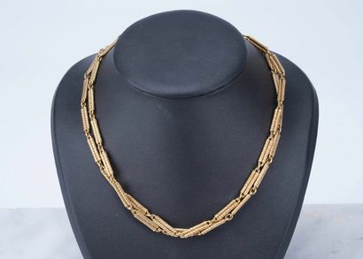 Collier or Long necklace in 18ct gold, 71.36g.