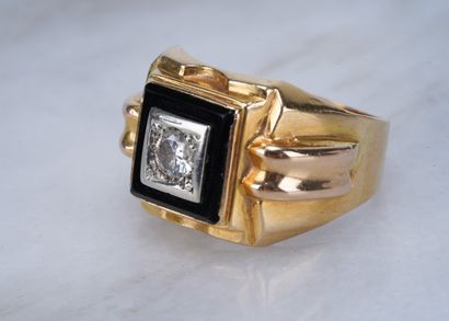 Chevalière, or et diamant Chevalière in 14kt gold, diamond and lapiz lazuli. 10.60g...