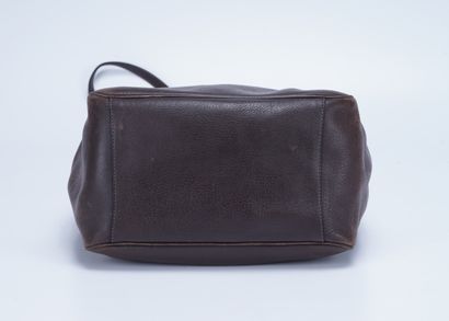 DELVAUX Delvaux leather bag, Roseau model. 30 x 22 cm. With Delvaux mirror, certificate...