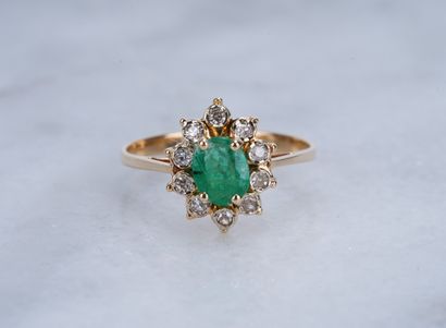 Bague or, émeraude et diamants Ring in 18-carat yellow gold, emerald and diamonds,...