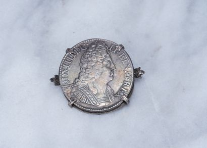 Broche ancienne Antique brooch-mounted coin, Louis XIV, 35.50g.