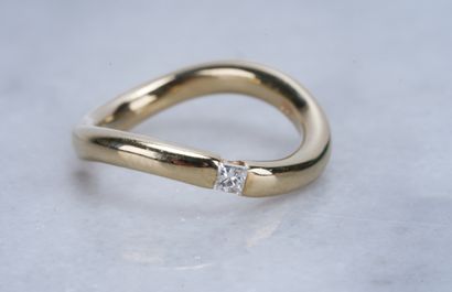 Bague or et diamant 14ct yellow gold and diamond ring, 4.57g.