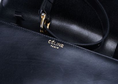 CELINE Shiny black Céline clutch bag, logo on clasp. 15.5 x 21.5 cm.