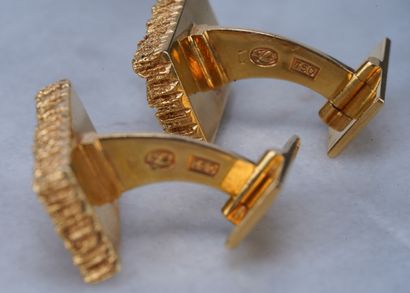 WOLFERS Boutons de manchettes or Pair of Brutalist-style 18k gold cufflinks, 23.64g...