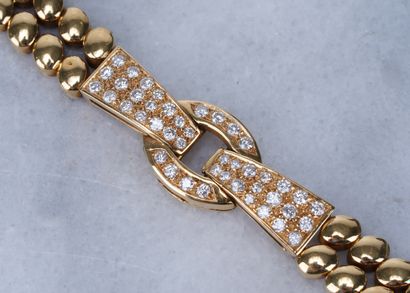 Bracelet or et diamants Bracelet with double strand of 18ct gold pearls and diamonds,...