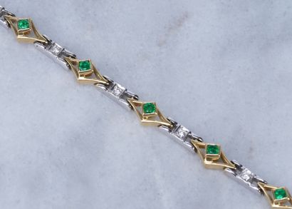Bracelet or, émeraude et brillants 18 ct yellow gold bracelet with diamonds and emerald,...