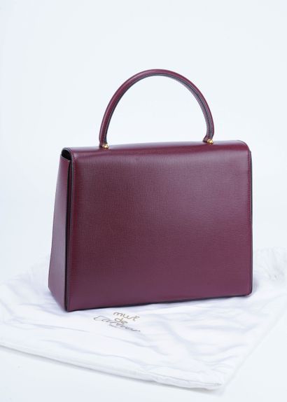 CARTIER Turnlock handbag. Bordeaux leather. Dimensions: 22cm - 28cm - 9cm. Certificate...