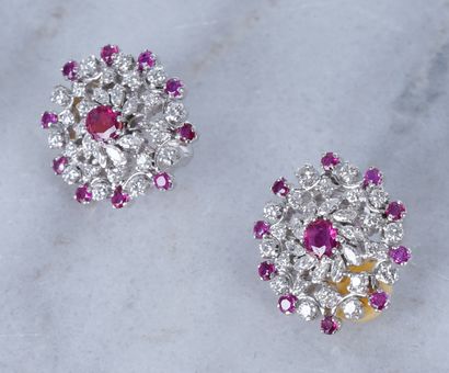 Boucles d'oreilles Pair of platinum, ruby and diamond earrings. Gross weight: 12.95...