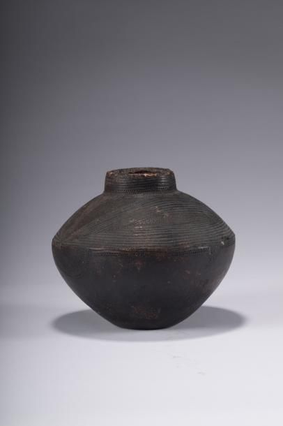 Kuba (Congo), Vase à motifs scarifiés, céramique,...
