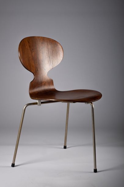 Arne Jacobsen pour Fritz Hansen, [Danemark, 1902-1971] Suite de 10 chaises "fourmi"...