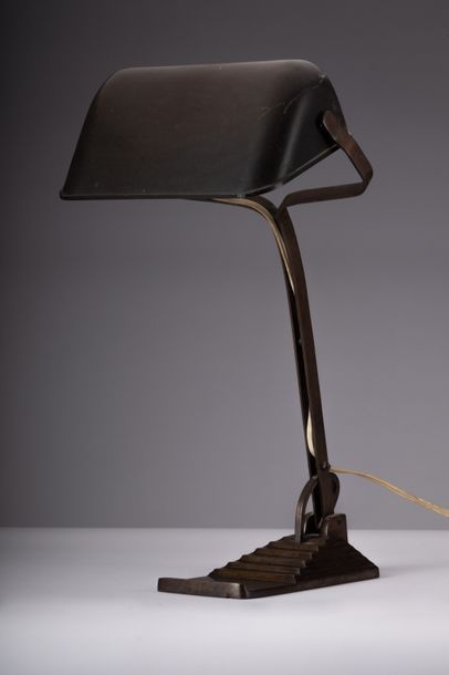 Erpe, [Belgique, XXe] Lampe de bureau, ca 1930.
Métal laqué, 47 cm.