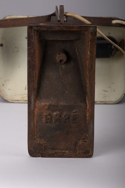Erpe, [Belgique, XXe] Lampe de bureau, ca 1930.
Métal laqué, 47 cm.
