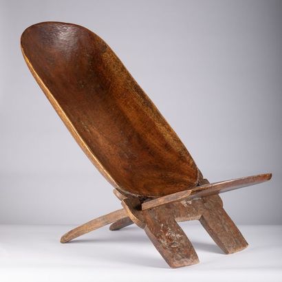 Ethnie Senoufo, [Côte d’Ivoire, XXe] Réplique d'une chaise de palabre démontable.
Bois,...